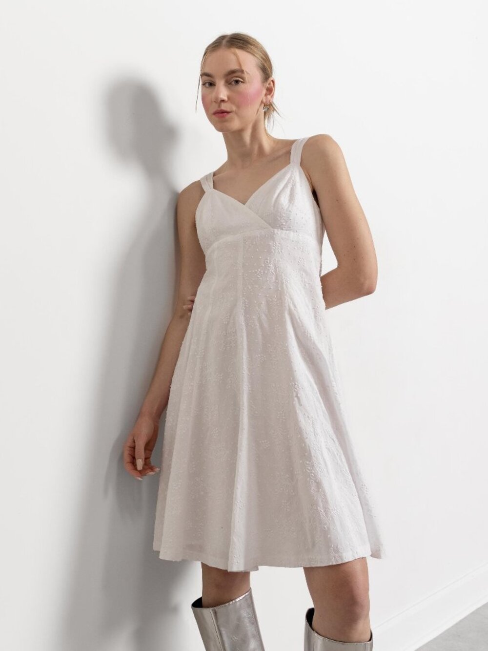 WHITE COTTON EMBROIDERED Dress Vintage Summer Sun / Small